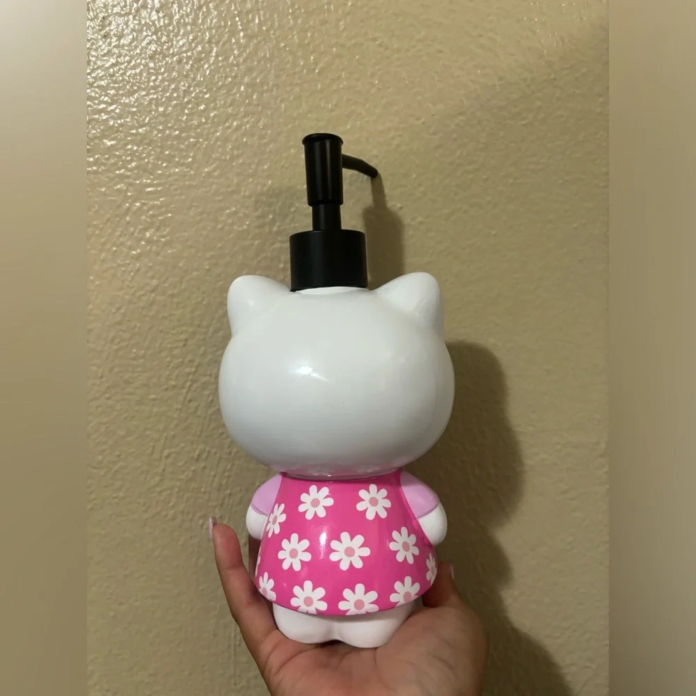 New Hello Kitty Pink Soap Dispenser